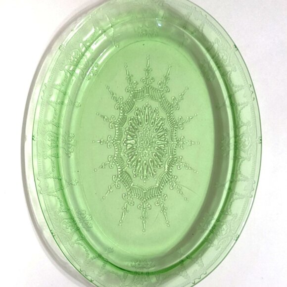 Gorgeous Green Depression Glass Serving Dish Mint - Picture 1 of 3